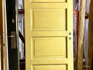 Fin, højrehængt fyldningsdør u. karm