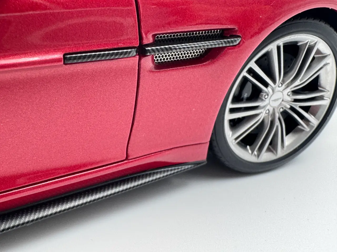 Billede 10 - AUTOart 2015 Aston Martin Vanquish 6.0 V12 1:18