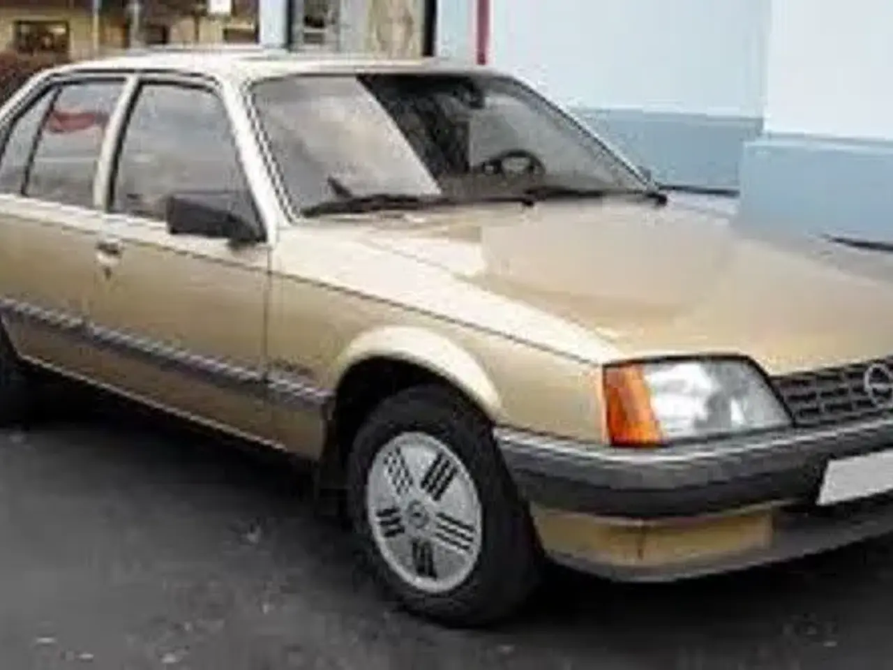 Billede 1 - Købes - Opel Rekord E 2,2 I - Købes