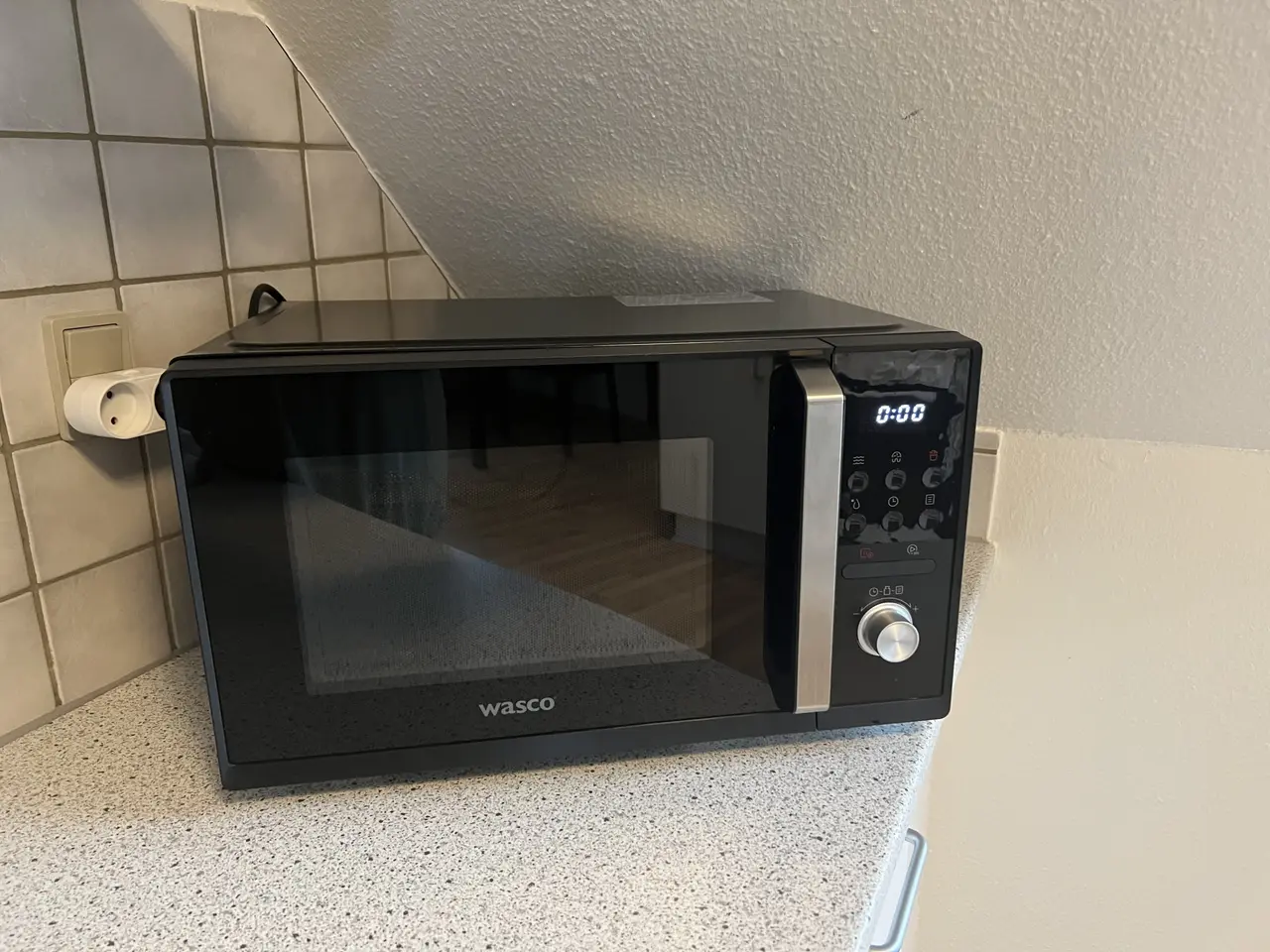 Billede 1 - Mikrobølgeovn med airfryer-program 25L 2100W