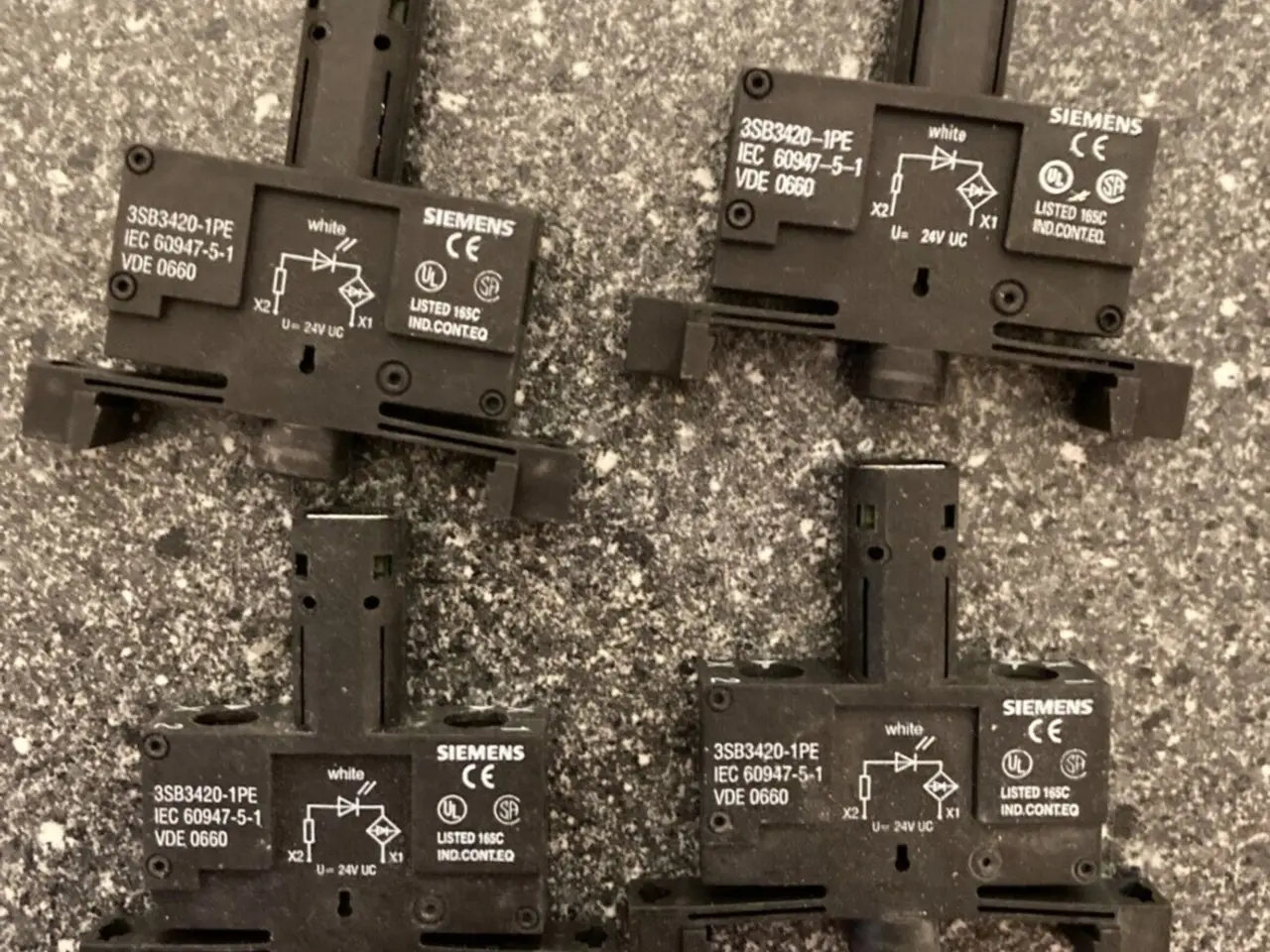 Billede 1 - parti of 4 Siemens 3SB3420-1PE 24V UC Contact