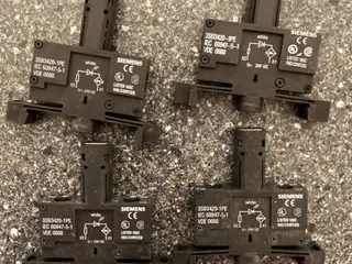 parti of 4 Siemens 3SB3420-1PE 24V UC Contact