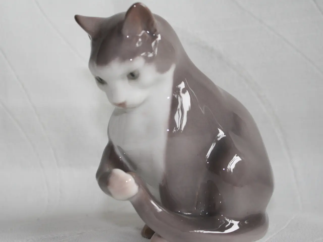 Billede 1 - Siddende kat. Figur fra Bing og Grøndhl
