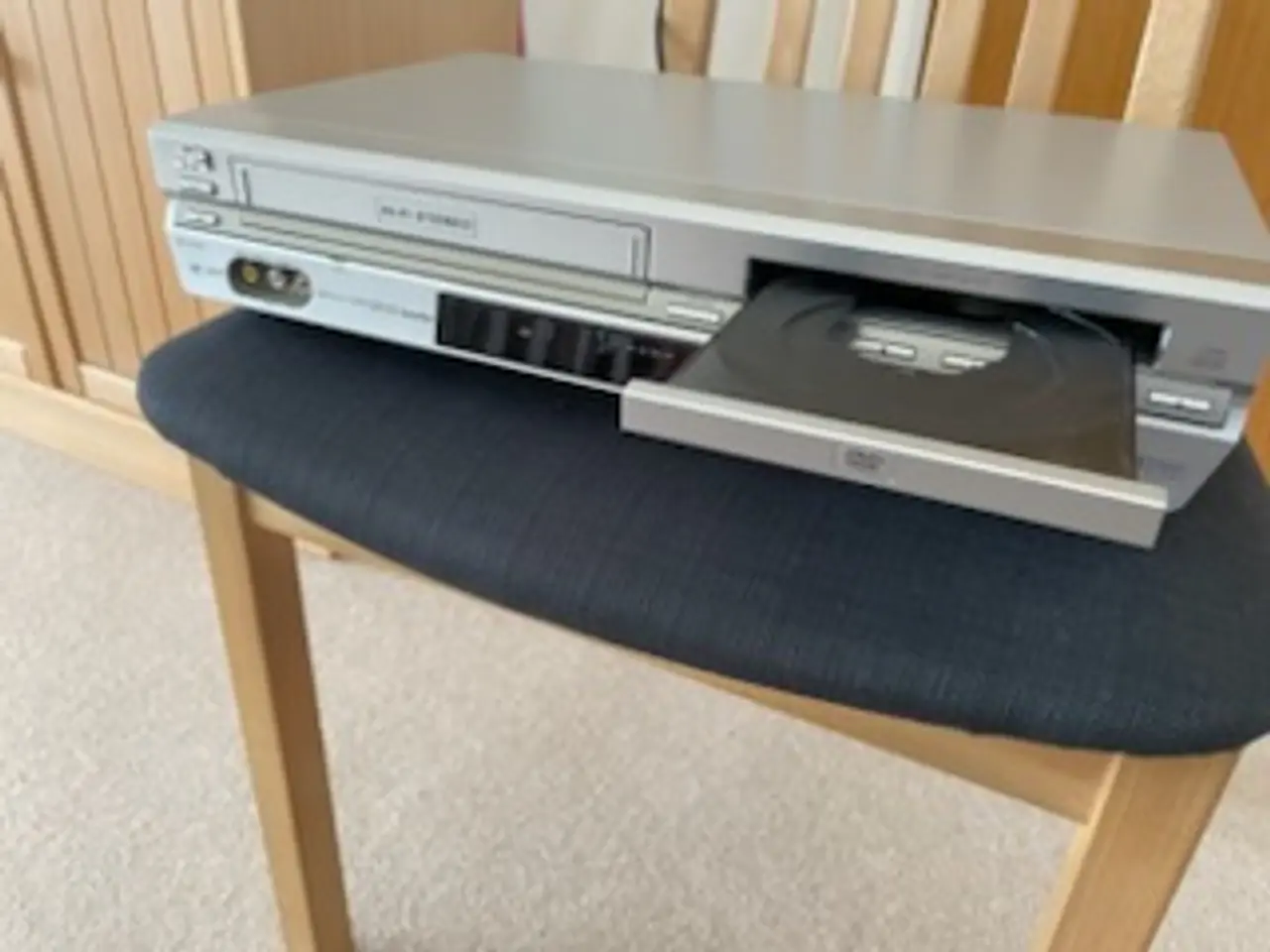 Billede 3 - Meget velholdt JVC VHS/DVD afspiller sælges.