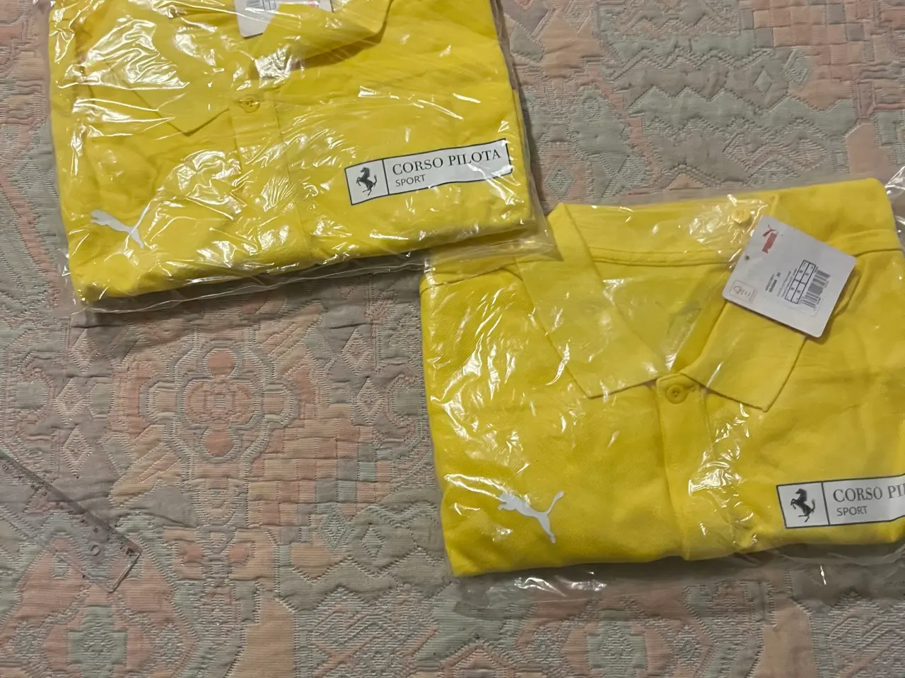 Billede 2 - T-  Shirt gul og hvid 