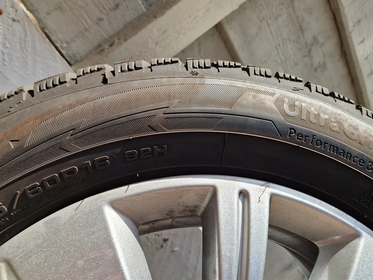 Billede 1 - Vinterdæk Goodyear Ultragrip Performance 205/60/16