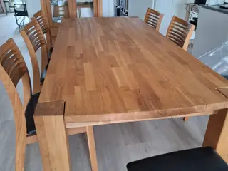 Spisebord i eg