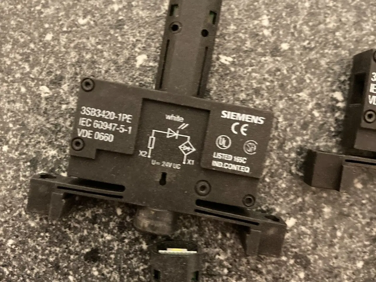 Billede 3 - parti of 4 Siemens 3SB3420-1PE 24V UC Contact