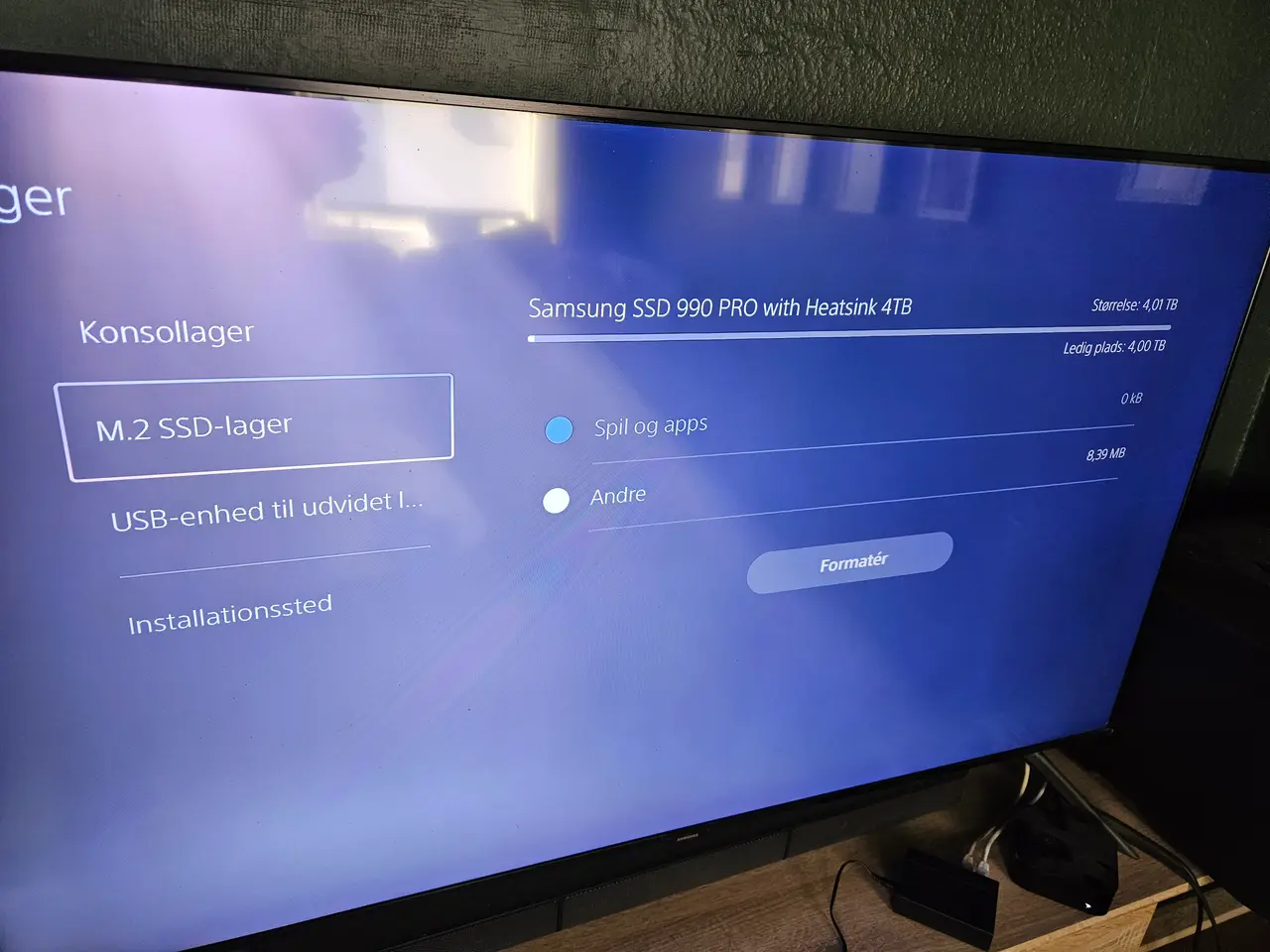 Billede 3 - PS5 Slim (Disk) med 5 TB plads, T248R, FarmStick