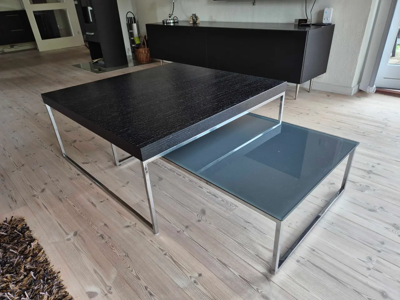 Billede 2 - Sofabord i sort ask- som nyt ..gråt glas bord kan