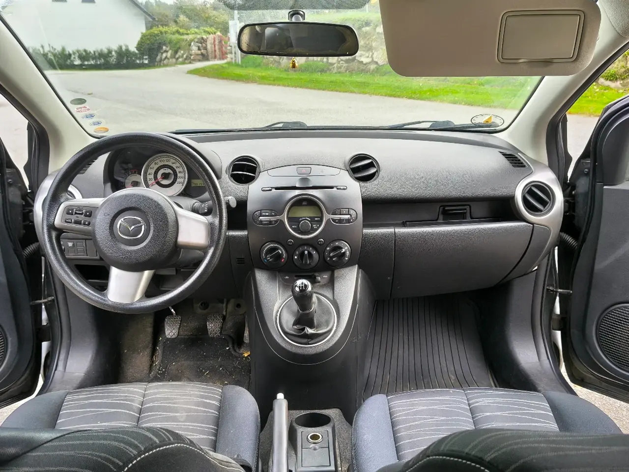 Billede 6 - Ny synet Mazda 2 1,5 3 dørs sælges