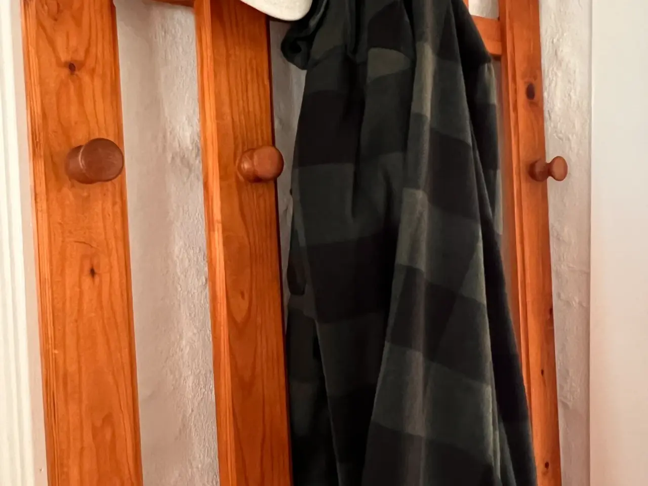 Billede 1 - Stor vintage knagerække / garderobe i massivt fyr 