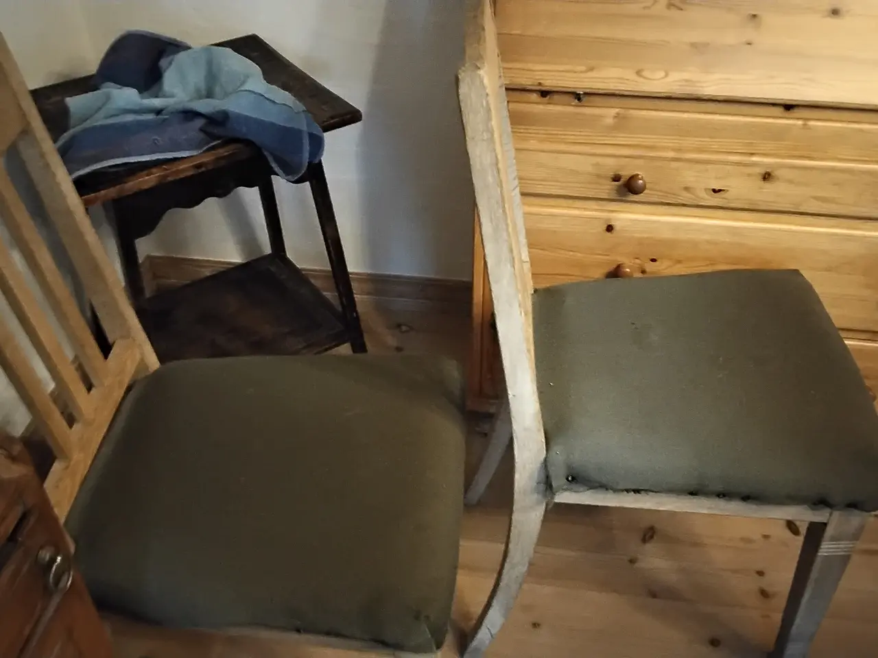 Billede 2 - Antikt rundt Ø 140 spisebord søger nyt hjem