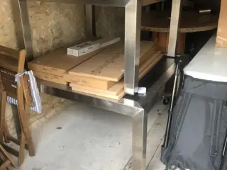 2 borde i rustfrit stål