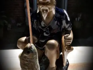 * Japansk keramikfigur; Gammel fisker (15 cm)