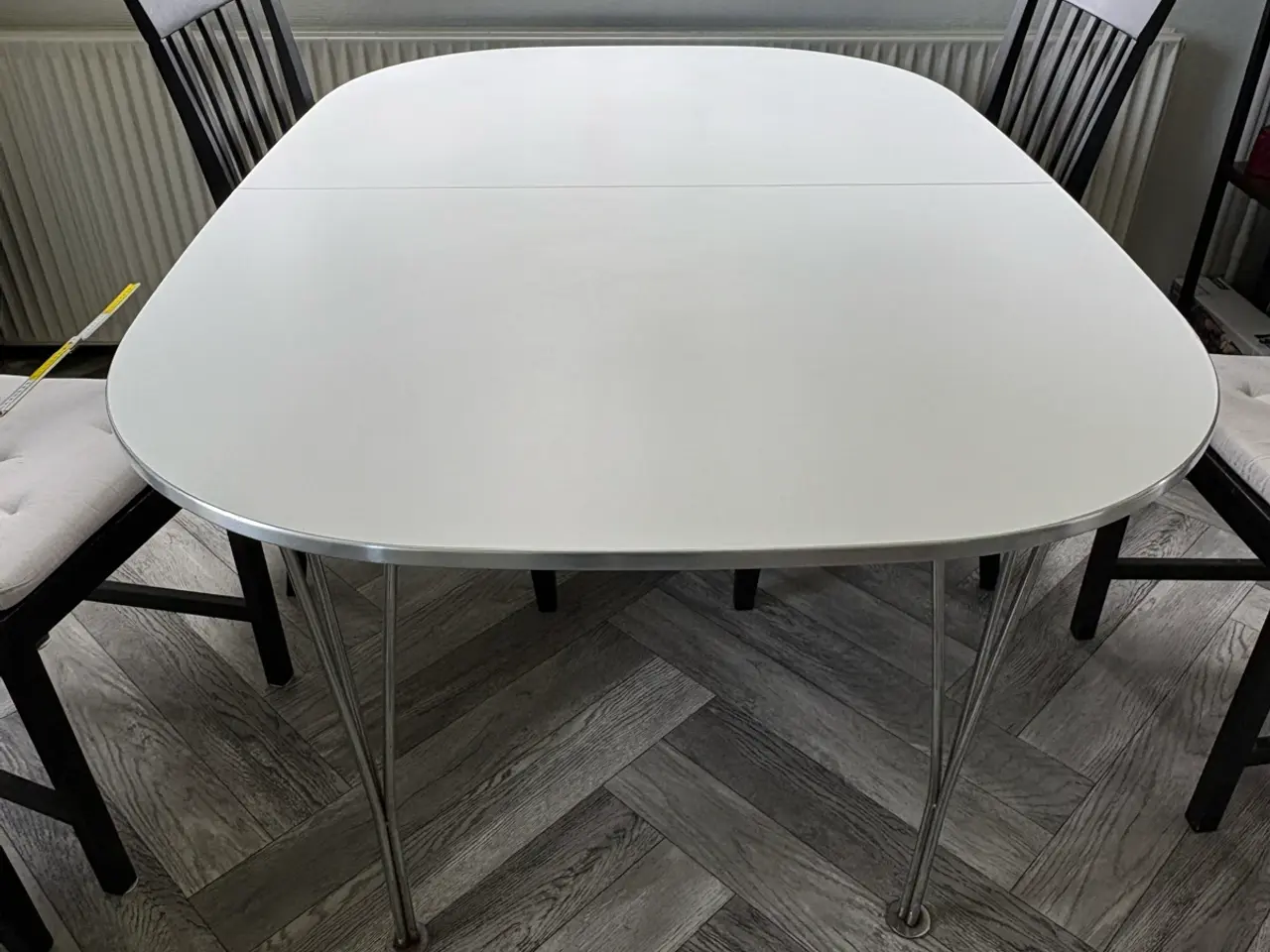 Billede 1 - Spisebord med 6 Stole