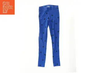 Blå bukser med stjernemønster fra H&M (str. 158)