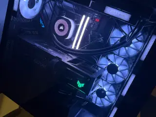 High-end gaming PC – RTX 4090 + Ryzen 7 9800X3D + 