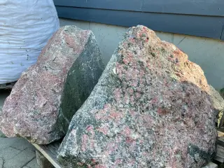 Rød/sorte granit sten