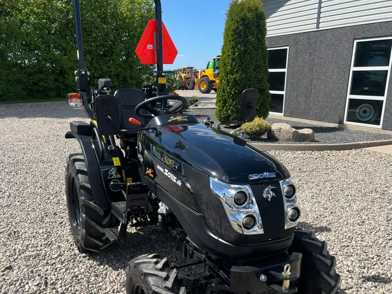Billede 16 - Solis S26 Limited Edition i sort 6+2 Gearmaskine med Servostyring og brede traktorhjul