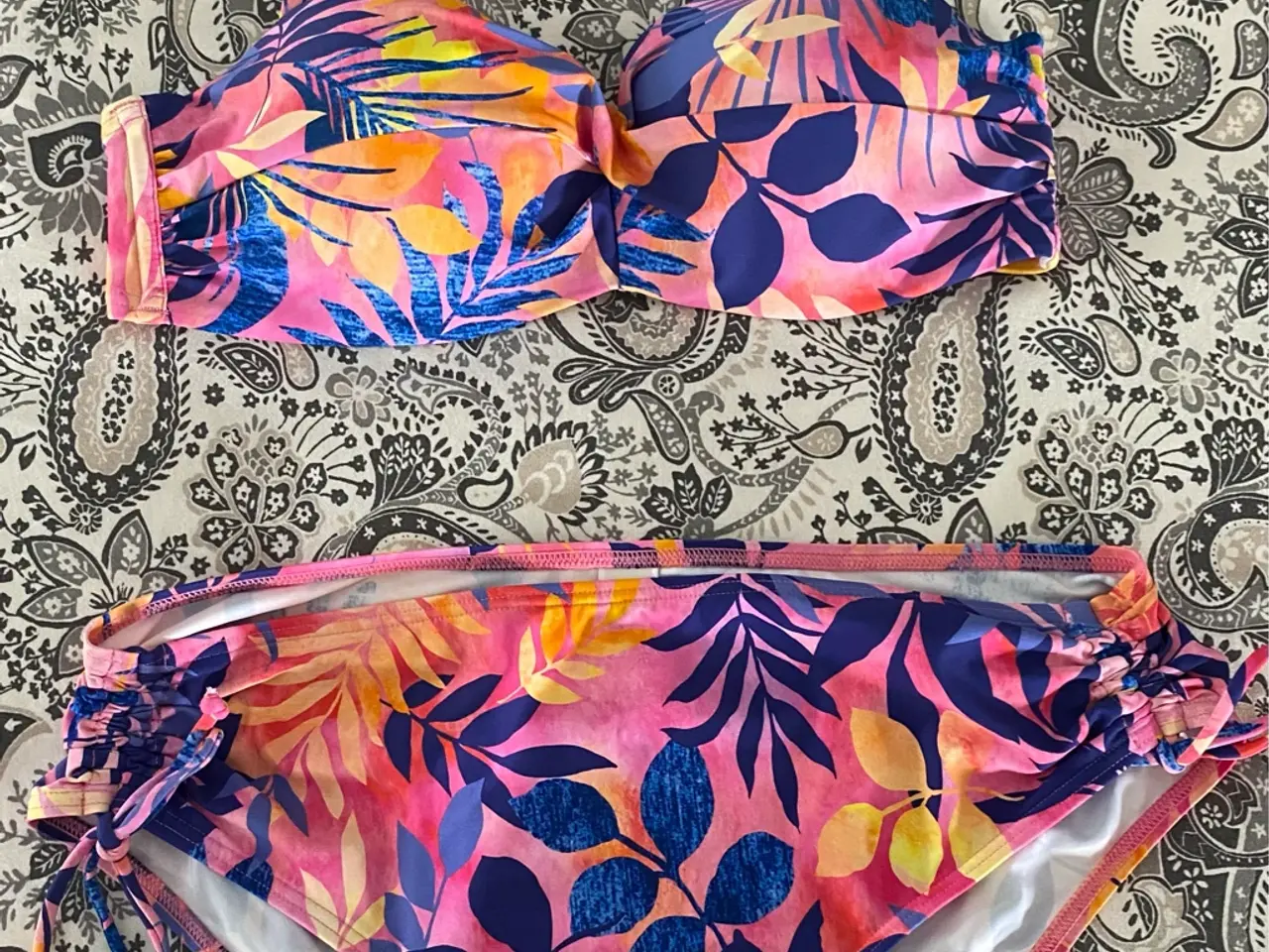 Billede 1 - Bikini - Blomstret mønster og som ny