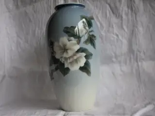 Vase med blomstrende æblegren fra RC