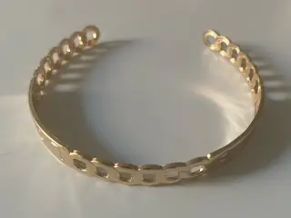 * Elegant armring