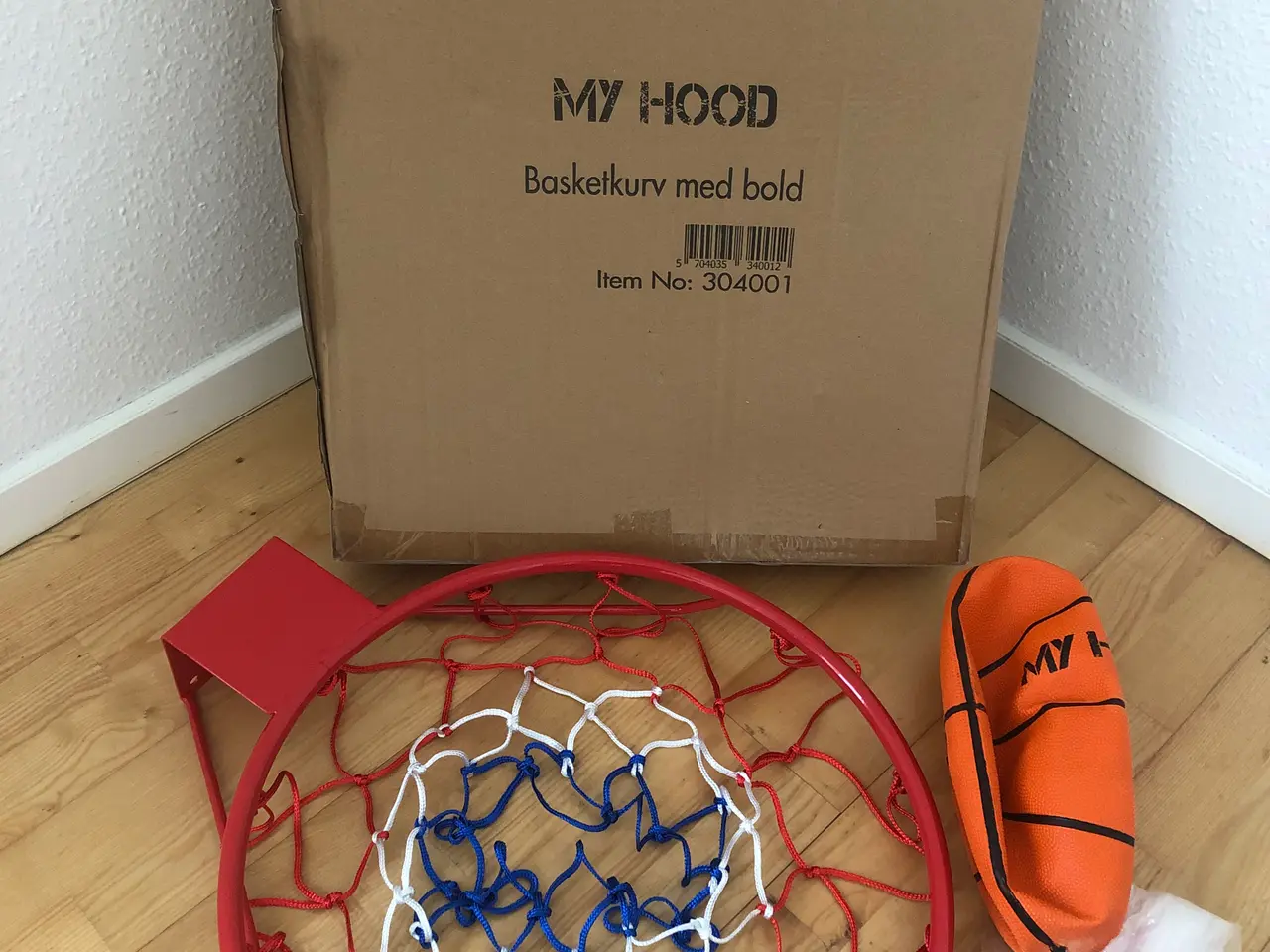 Billede 1 - Basketballkurv med bold