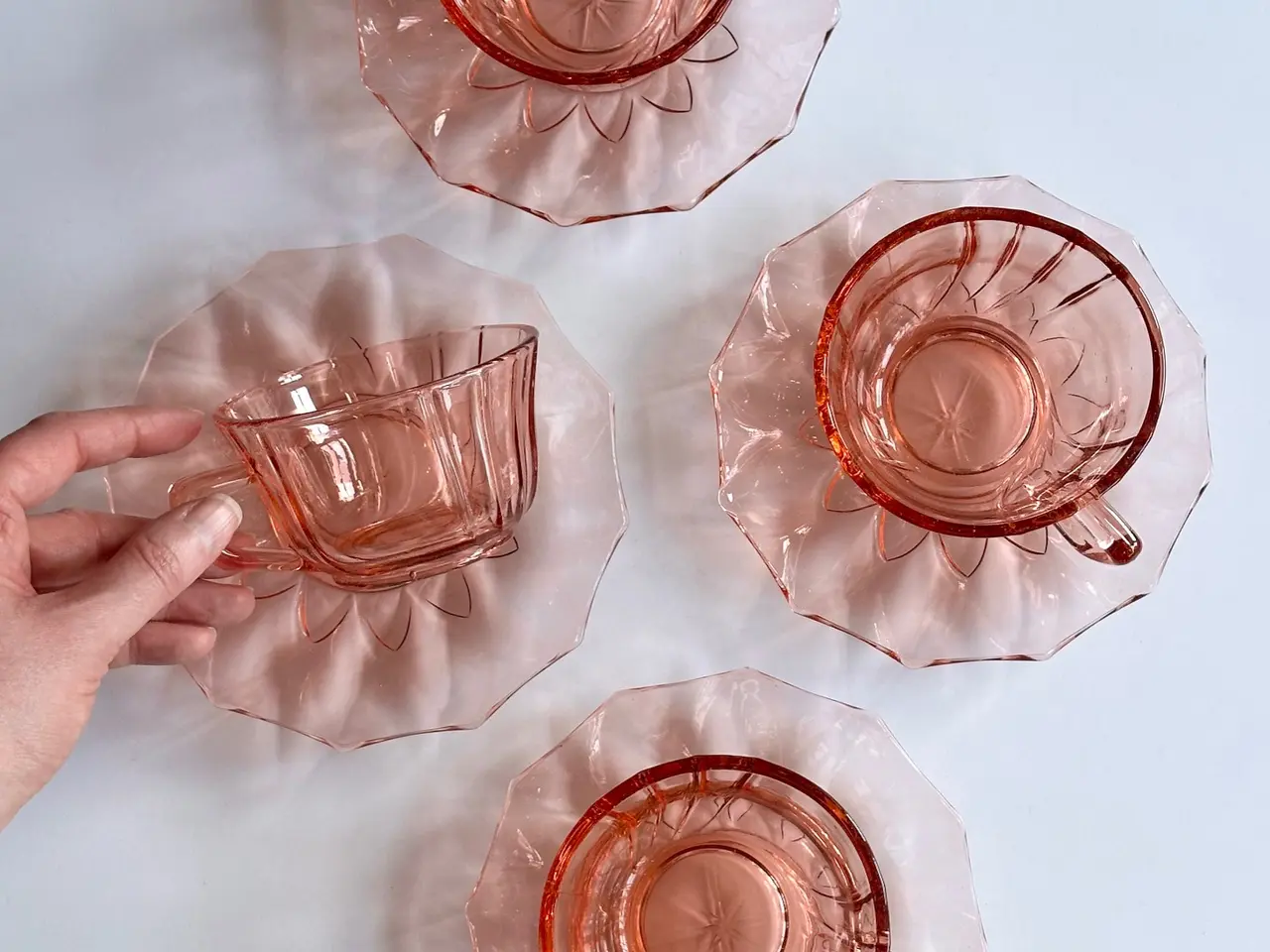 Billede 2 - Kopper m underkopper, rosa glas, 4 sæt samlet