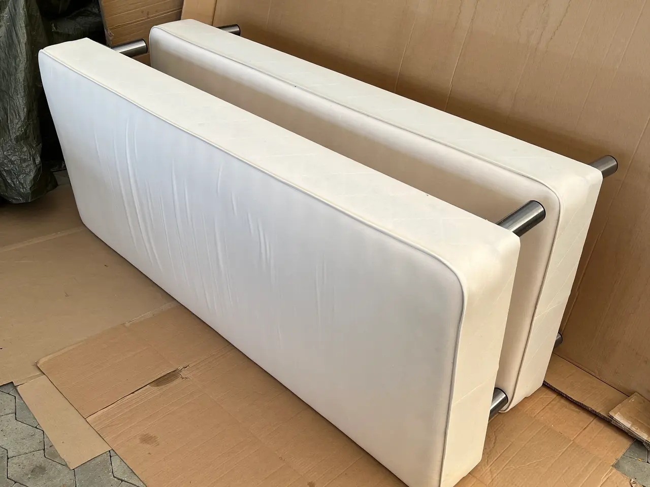 Billede 2 - 2 enkelt senge. Box madras 200x90 cm Pris for 2.