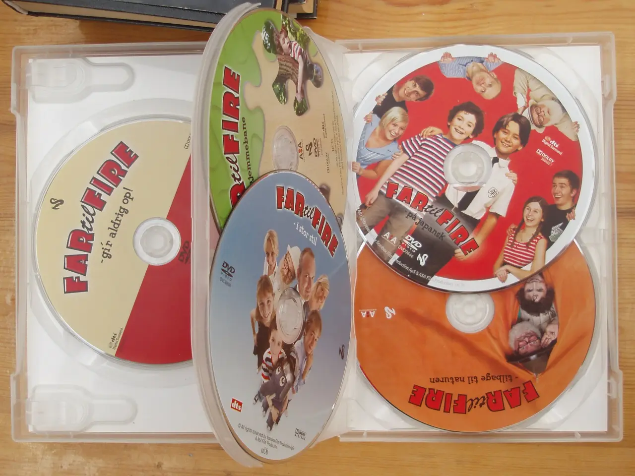 Billede 2 - Film; Far til fire i boks