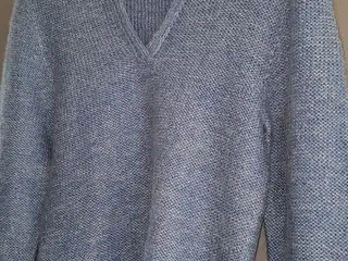 Strikket sweater med V-hals