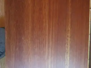 TRÆGULV, MØRK GYLDEN
