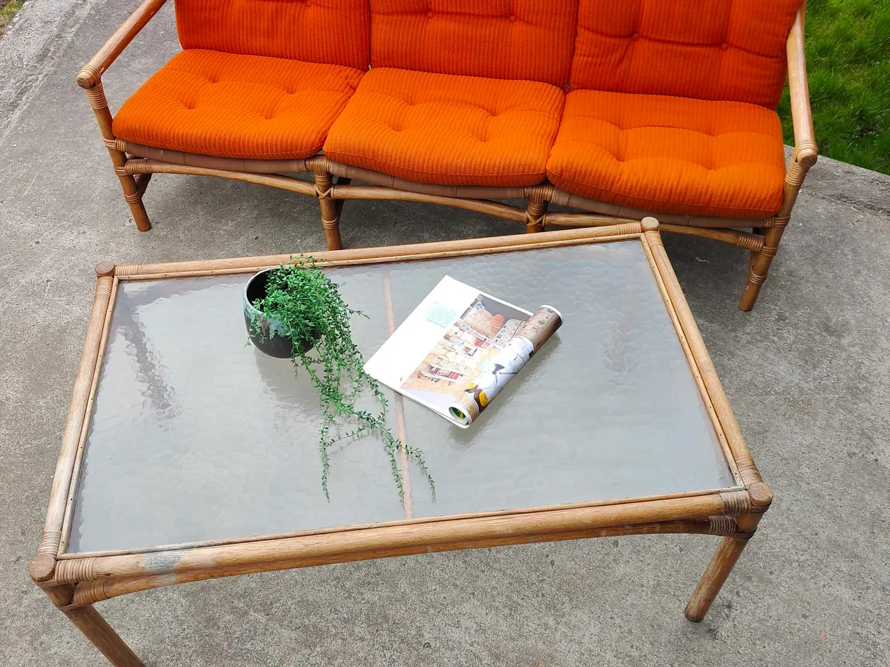 Billede 2 - Flot RETRO bambus sofa med orange hynder og bord