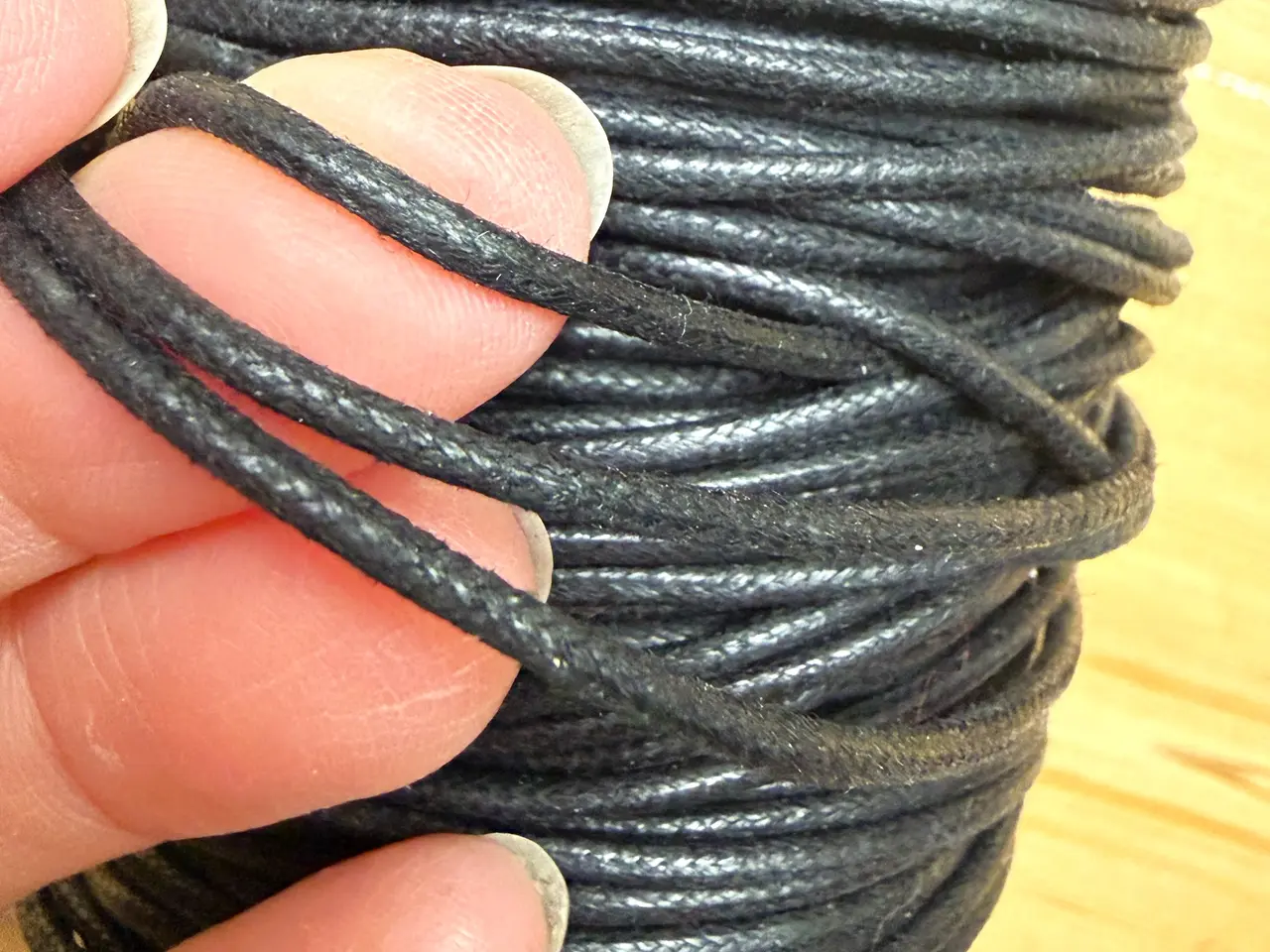 Billede 2 - Sort, flettet smykkesnor, ca. 2 mm Ø