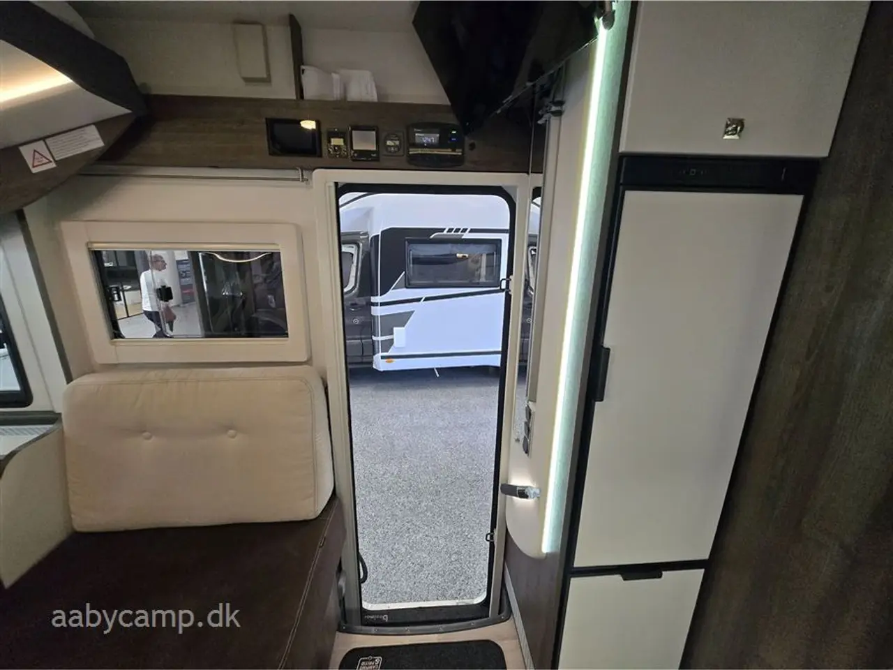 Billede 11 - 2021 - Benimar Amphitryon 967 NK Pakke. Automatgear. Solcelle. Markise. 2x 95Ah batteri. 2000w Inverter. A/C i bo-del. Maxxfan. Kun 30,000 Km!!!