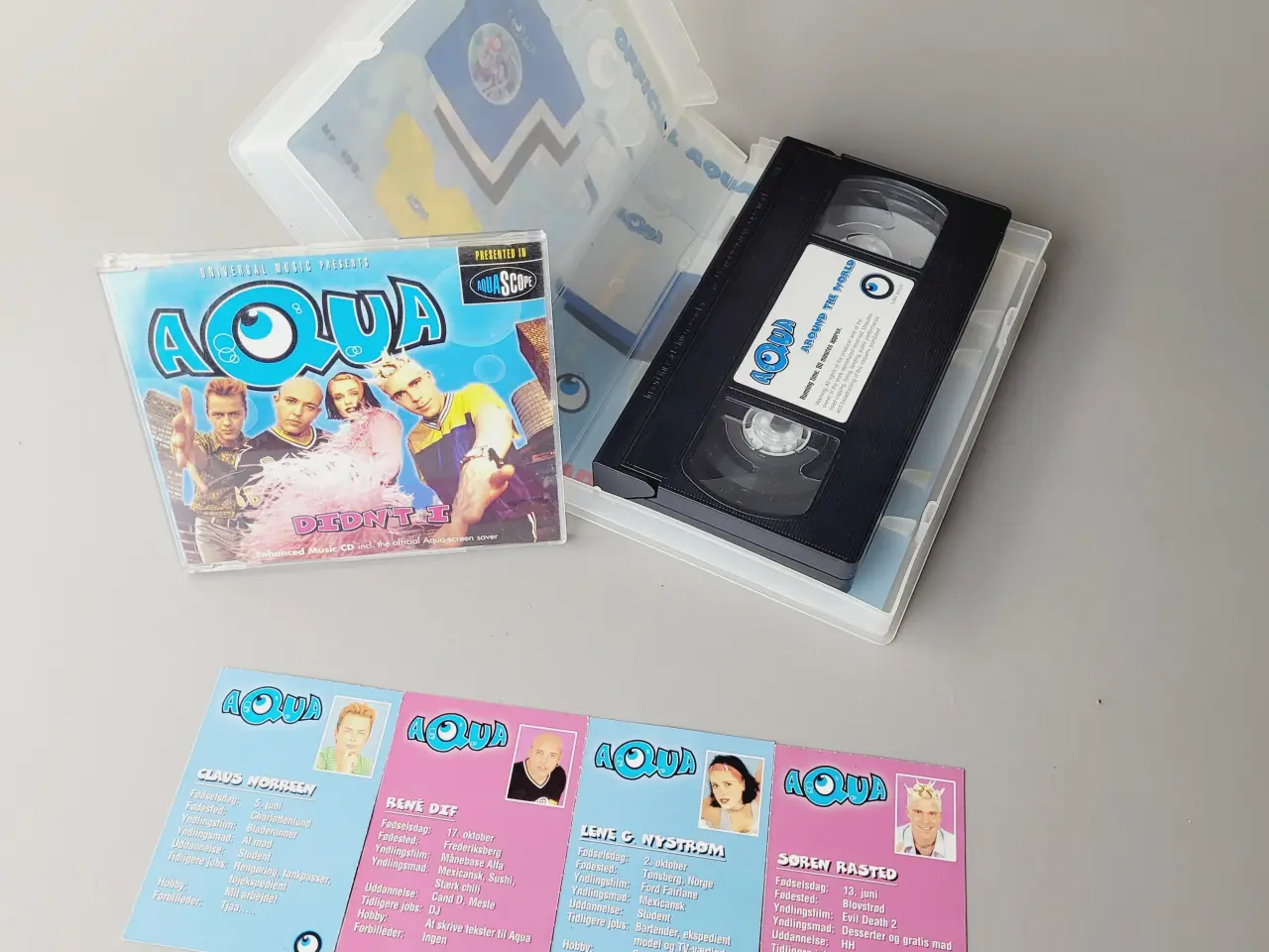 Billede 1 - ⭐️: Aqua – Around the World (VHS + CD + Samlekort)