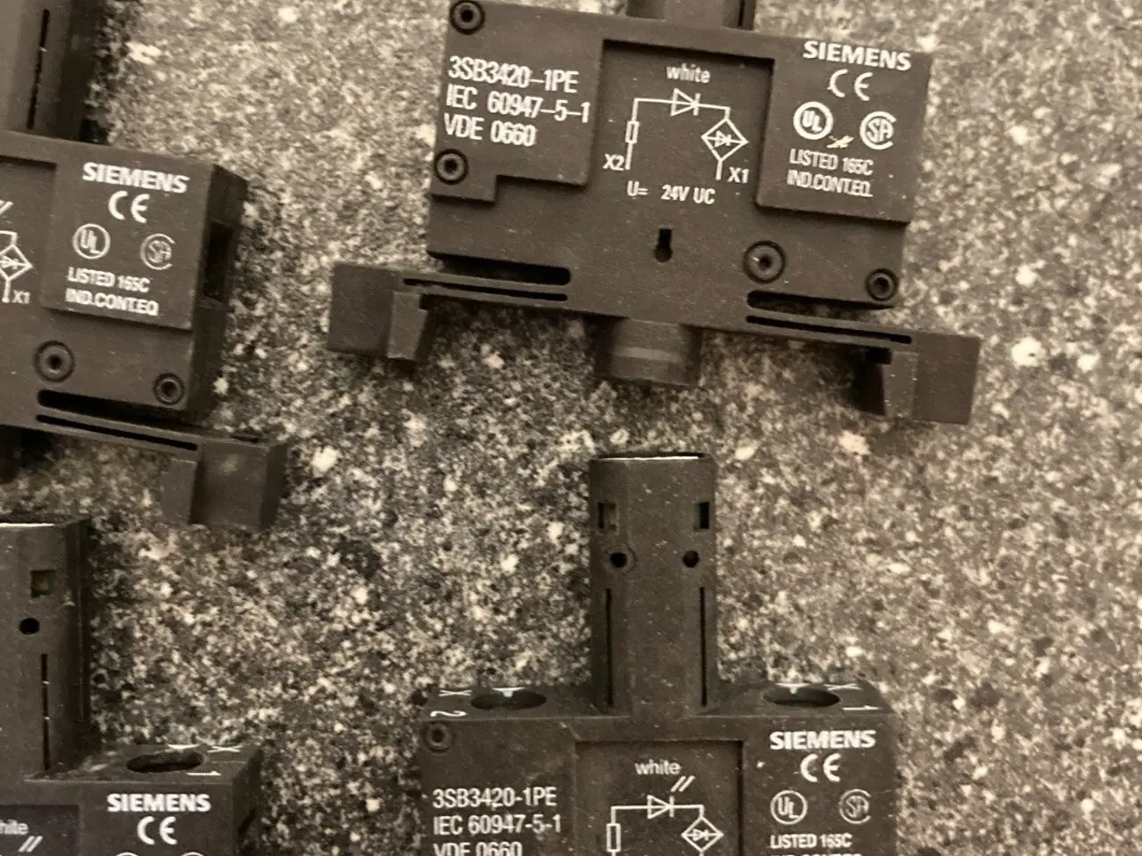 Billede 4 - parti of 4 Siemens 3SB3420-1PE 24V UC Contact