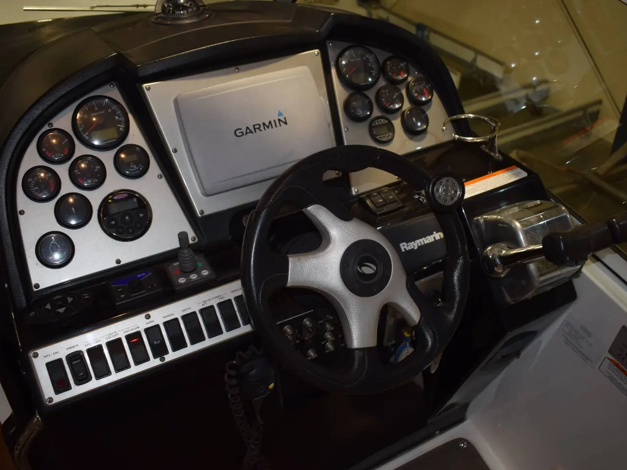 Billede 23 - Cruiser Yachts 300 Express - Twin Volvo Penta D3/Udstyr - DIESEL