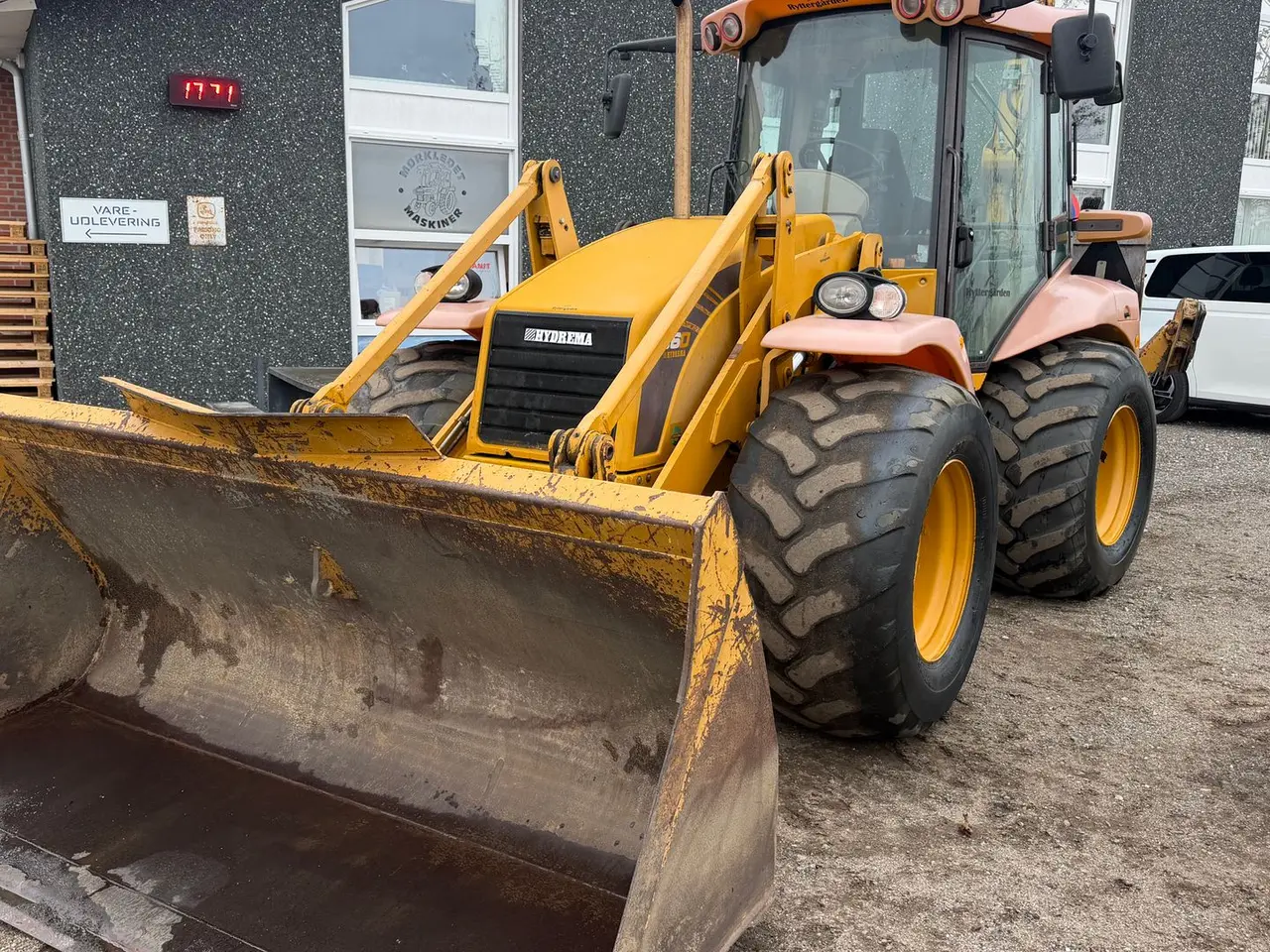 Billede 1 - Hydrema 906D Velkørende rendegraver med ESD Dobbeltcommand