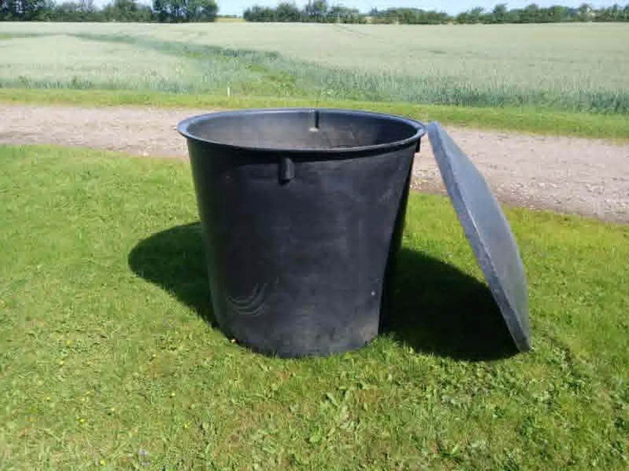 Billede 2 - Plast tønde 1000 L
