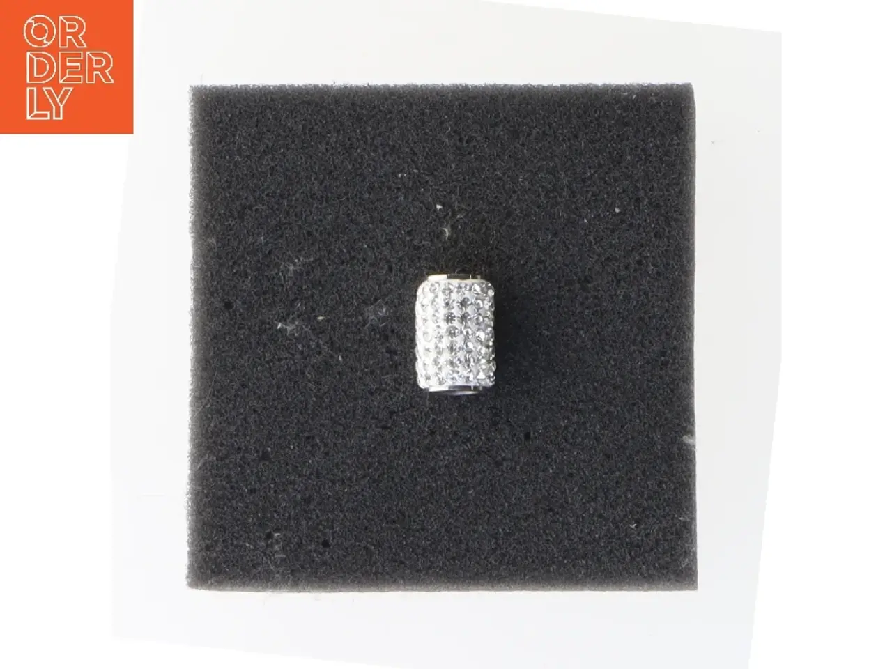Billede 1 - Sølvfarvet glitrende charm perle (str. 1,5 cm)