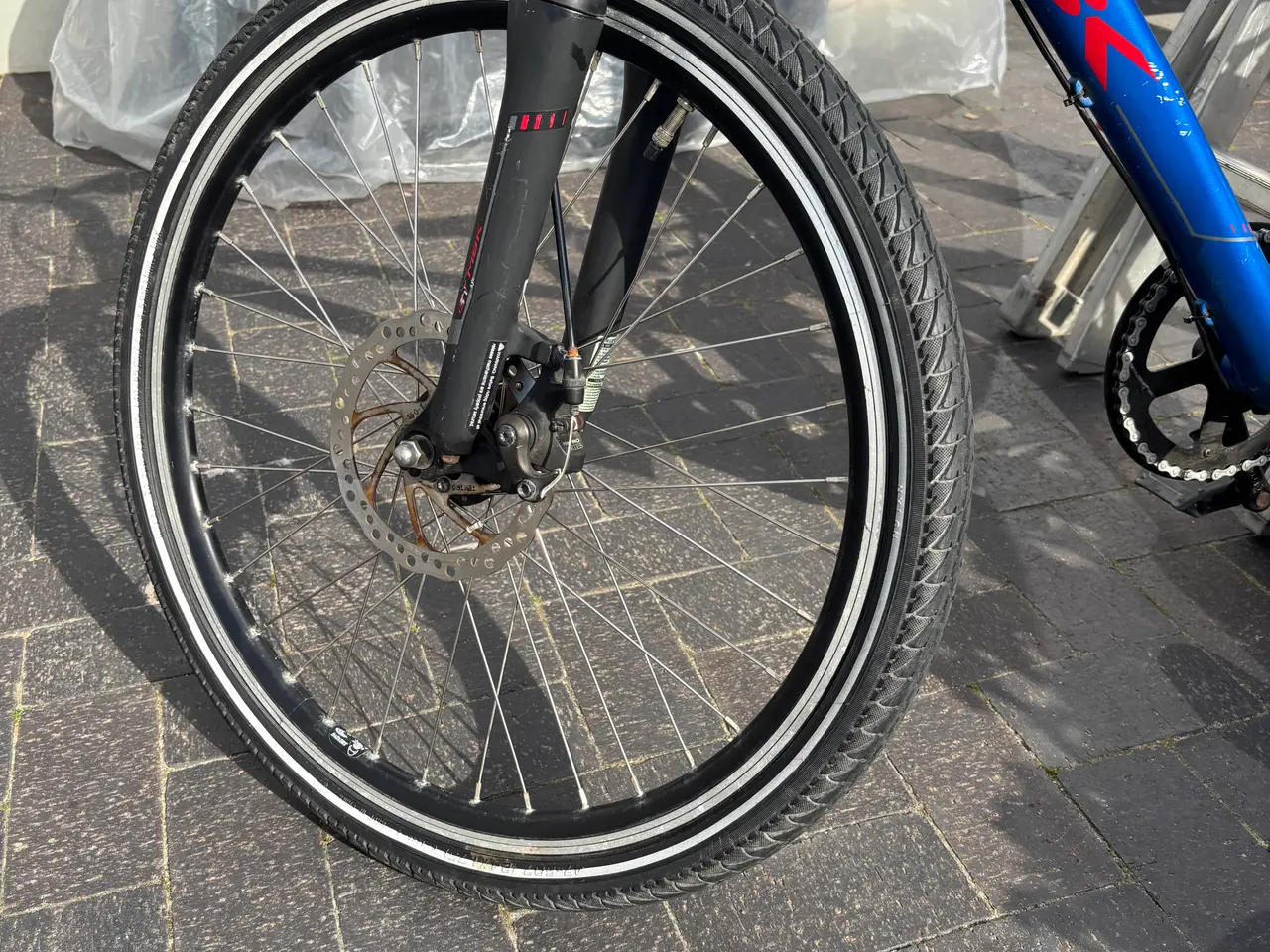 Billede 11 - Børnecykel 24” blå - MBK Mud XP