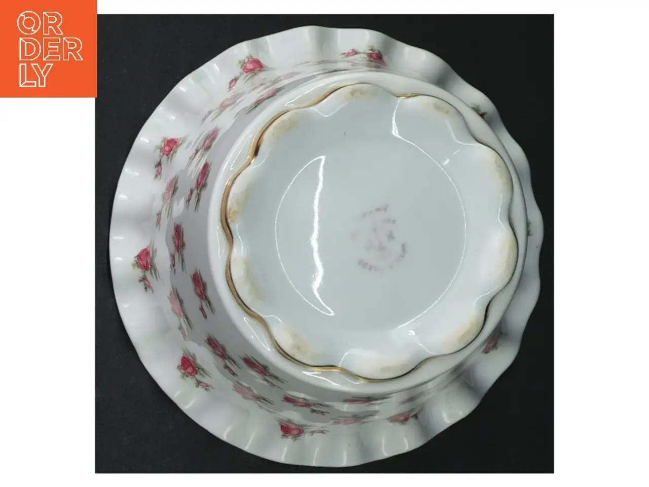 Billede 3 - Porcelænskrukke med rosemønster (str. H. 12 cm. ø. 15 cm)