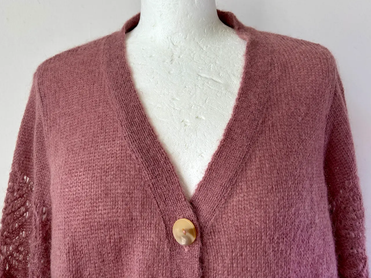 Billede 2 - Odd Molly, brun cardigan m hulmønster, str XL