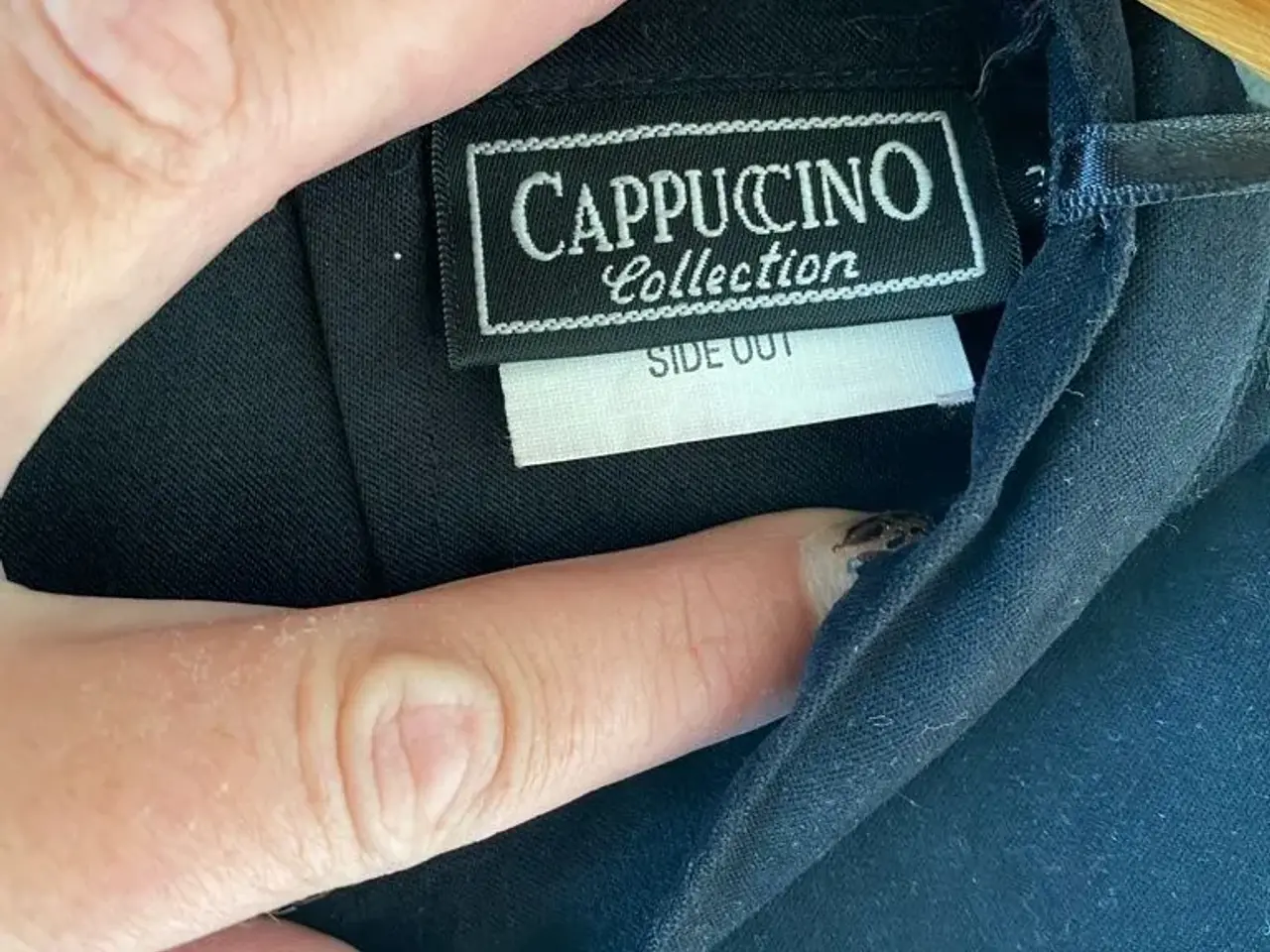 Billede 5 - Sort nederdel fra cappuccino collection