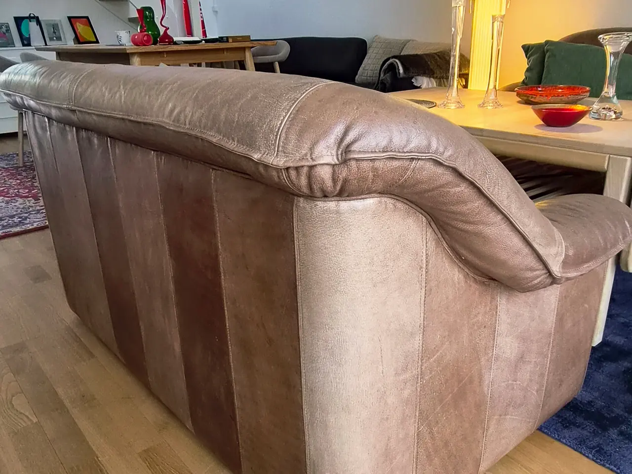 Billede 6 - 2 stk. topersoners sofa. Naturlæder. Bud modtages