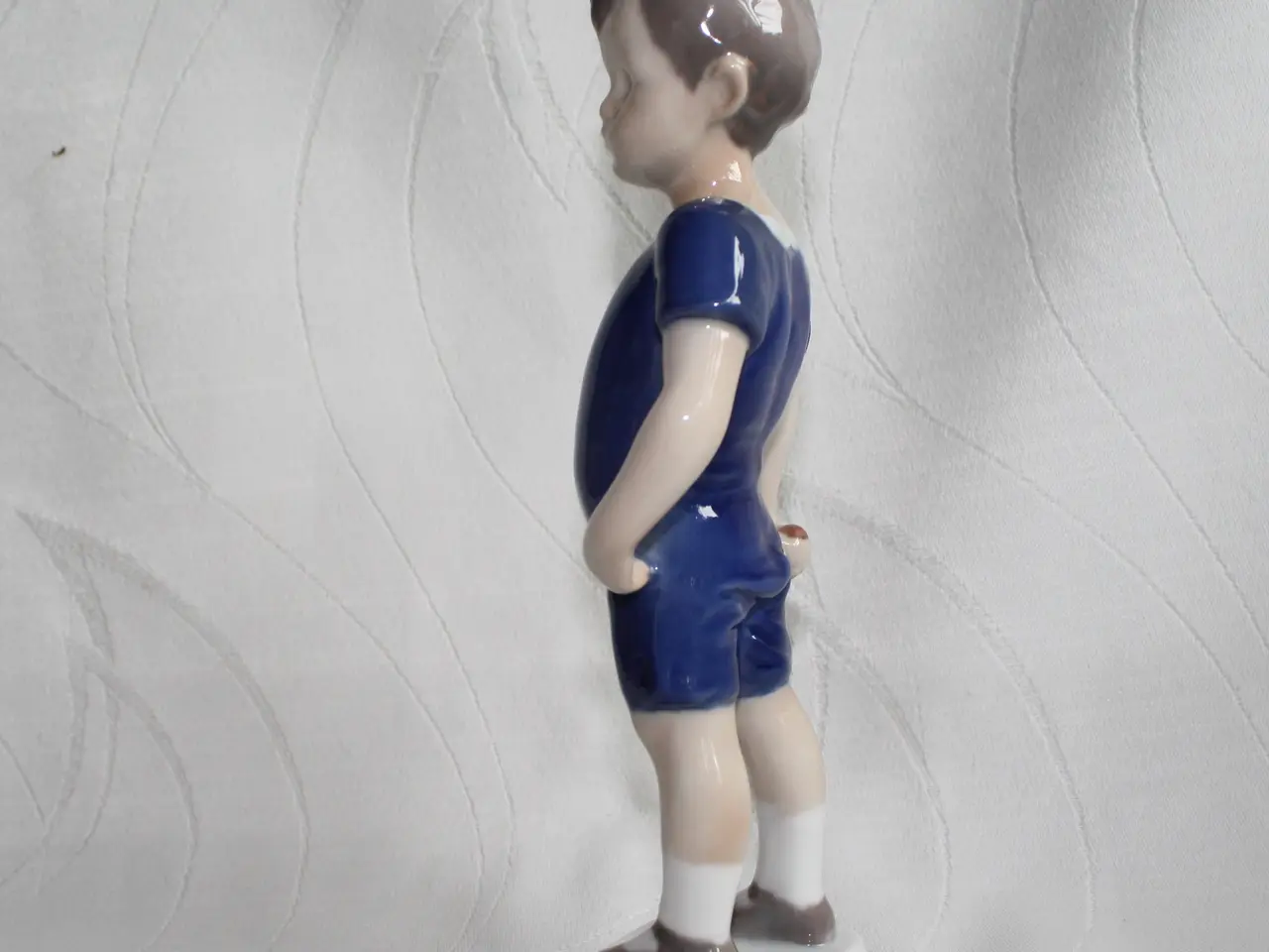 Billede 3 - Kaj, Stående dreng. Figur fra B&G