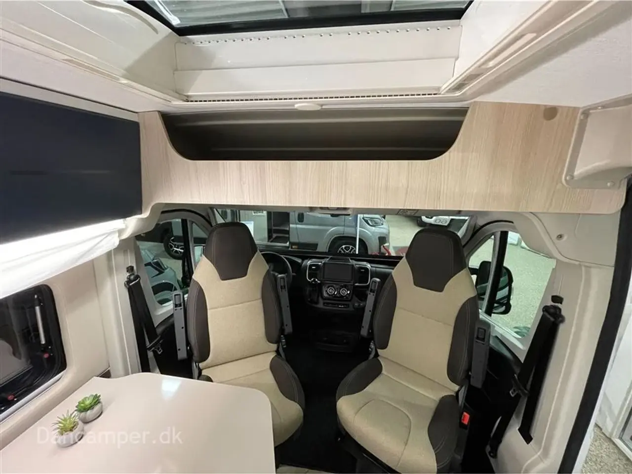 Billede 17 - 2026 - Chausson First Line V594 Super spændende, kort van med dobbeltsenge på tværs i bag. 2,2, L motor , 140 HK, solcelle, 8-trin aut m.m.