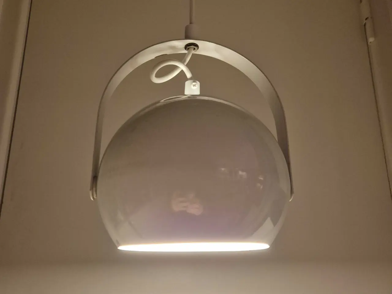 Billede 9 - Hvid kuglelampe med smart vippefunktion